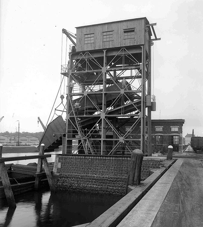 Kolentip Binnenhaven Rottersam 1932 NL-ZlHCO_0464.2_032618 148 mm ).jpg