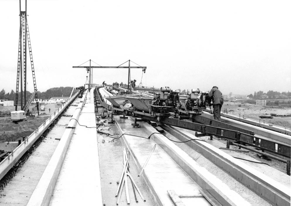 RET bouw viaduct Gordelweg monorail 19680923 goto Gemeentewerken Rtd C 210.JPG